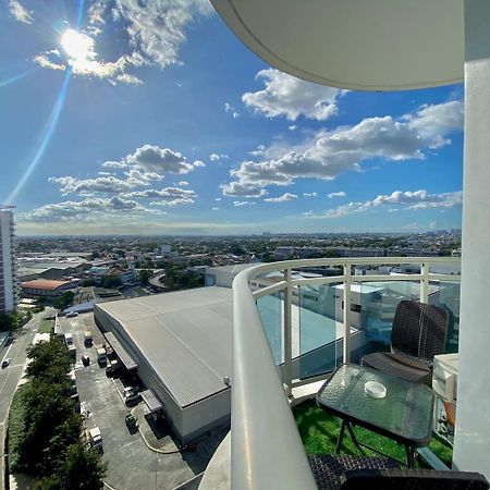 Nordic Inspired Corner Unit In Azure Urban Resort 1700 Residences Paranaque City Buitenkant foto