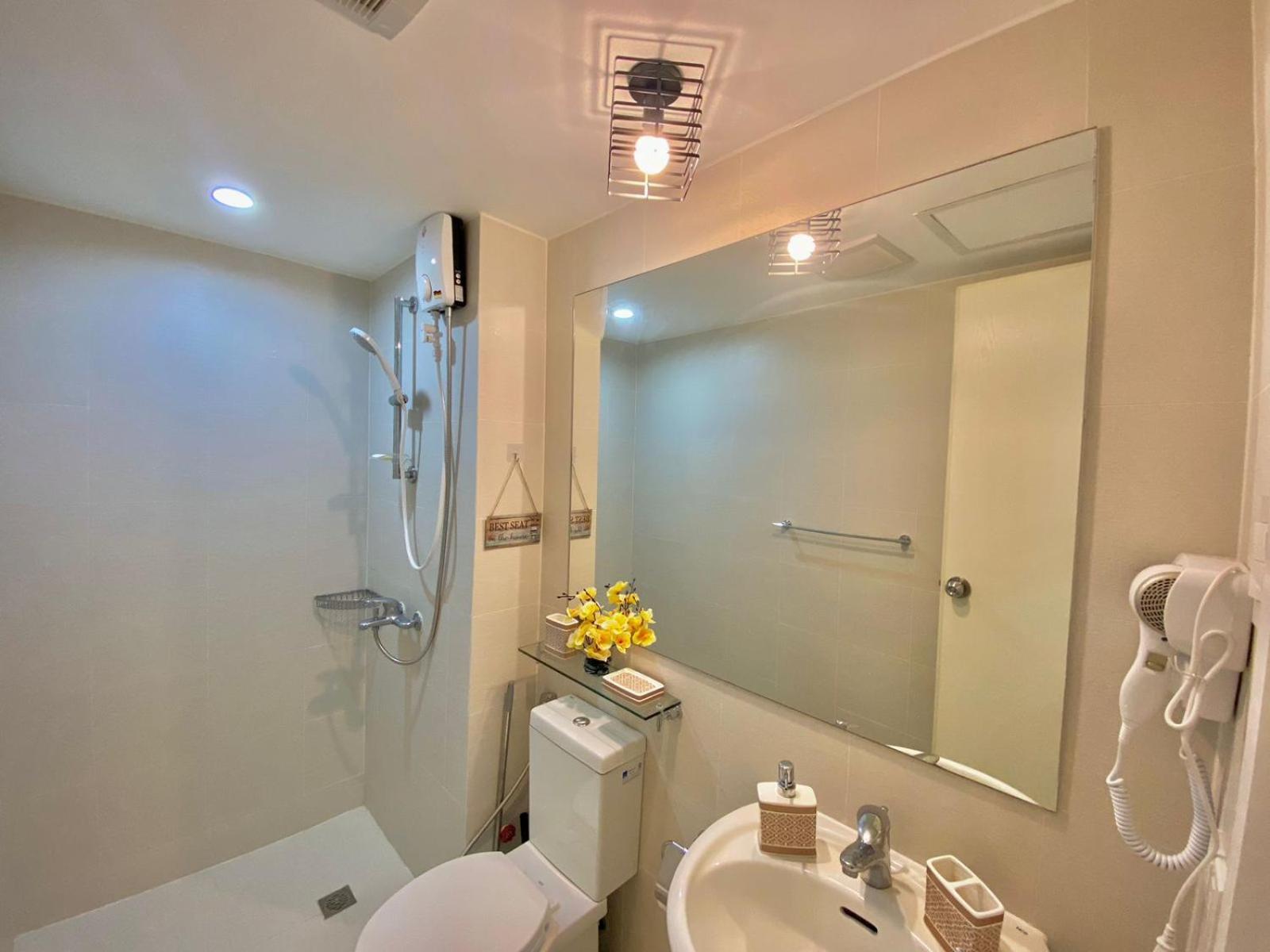 Nordic Inspired Corner Unit In Azure Urban Resort 1700 Residences Paranaque City Buitenkant foto