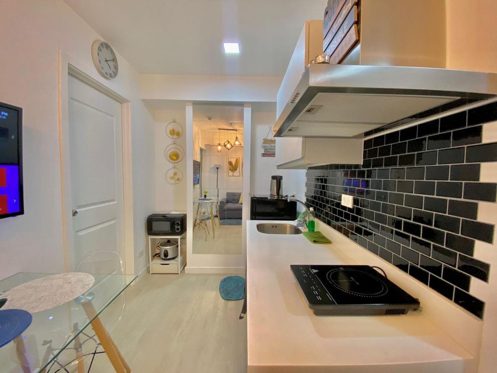 Nordic Inspired Corner Unit In Azure Urban Resort 1700 Residences Paranaque City Buitenkant foto